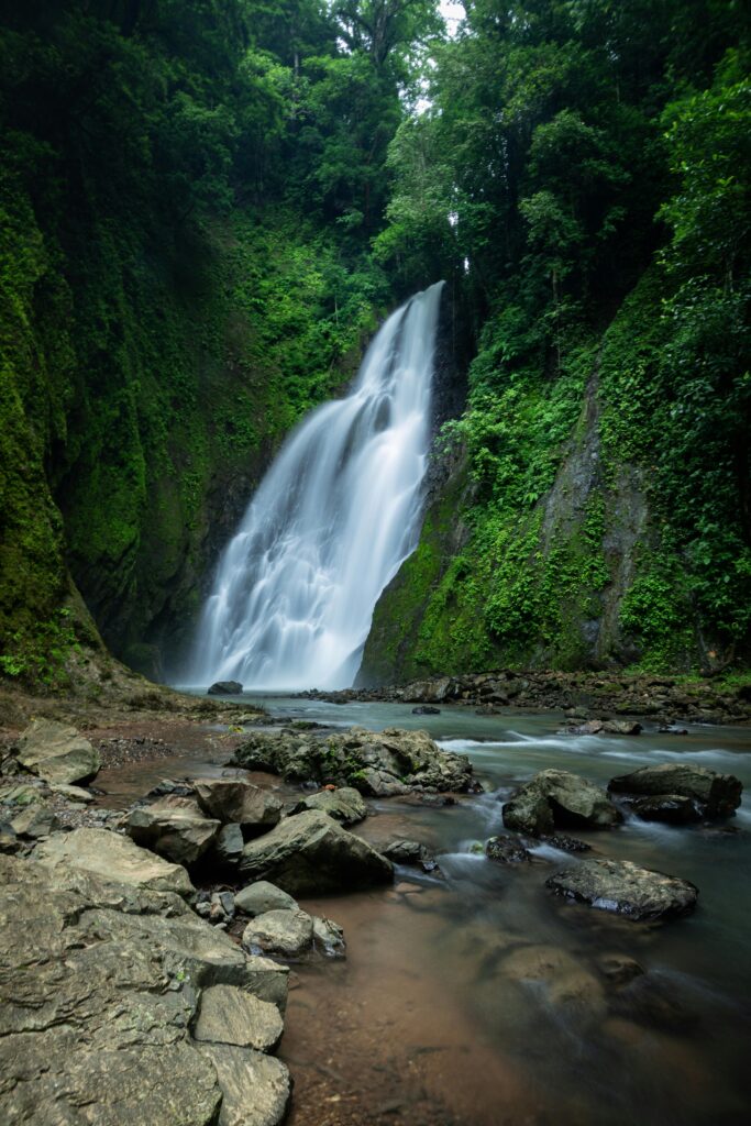 Discover the tranquility of a pristine waterfall surrounded by lush greenery in Costa Rica's vibrant forest landscape.
